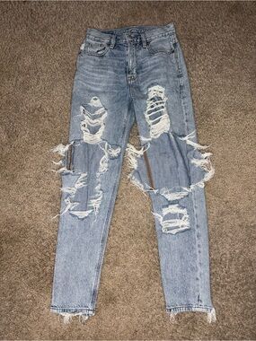 Women’s 00 American Eagle Outfitters Light Blue Distressed High-Rise Mom Jeans
